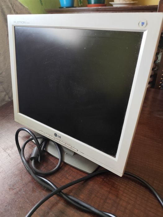 Monitor  LG com cabos