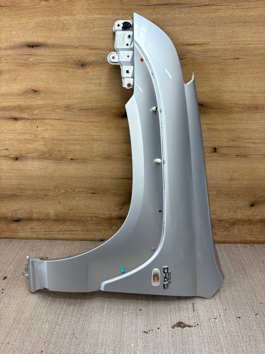 błotnik przedni lewy toyota land cruiser kolor 1d4