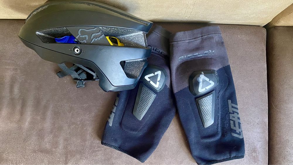 Комплект Шолом Fox F-10 Flux L/XL (59–64 см) наколінники Leatt airflex