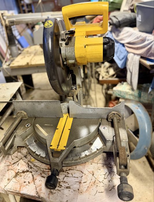 DeWALT DW704 305mm 1500W – Esquadria Profissional (Como Nova)