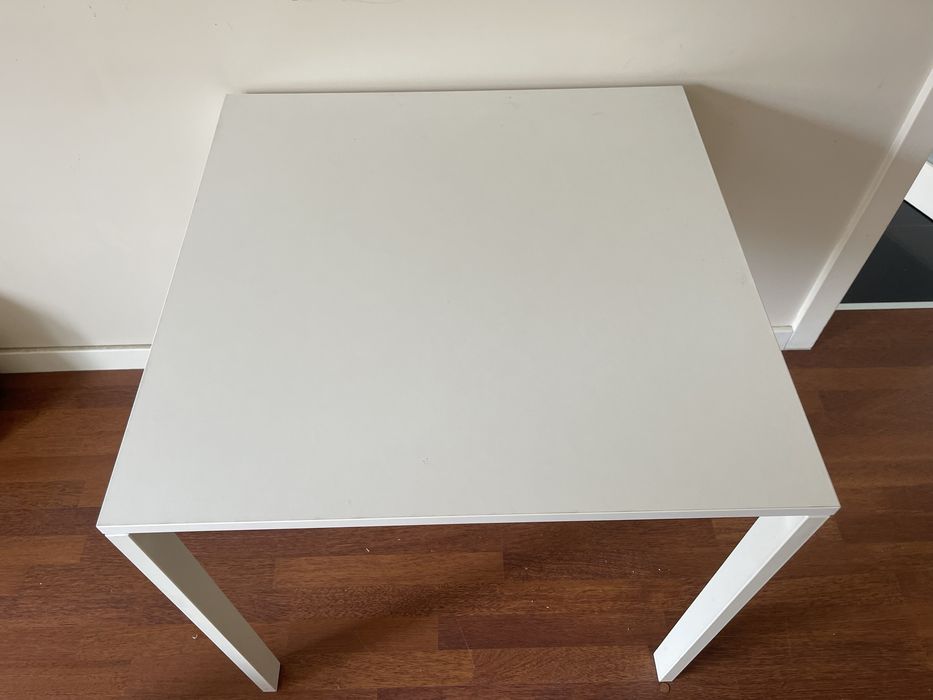 Mesa quadrada madeira
