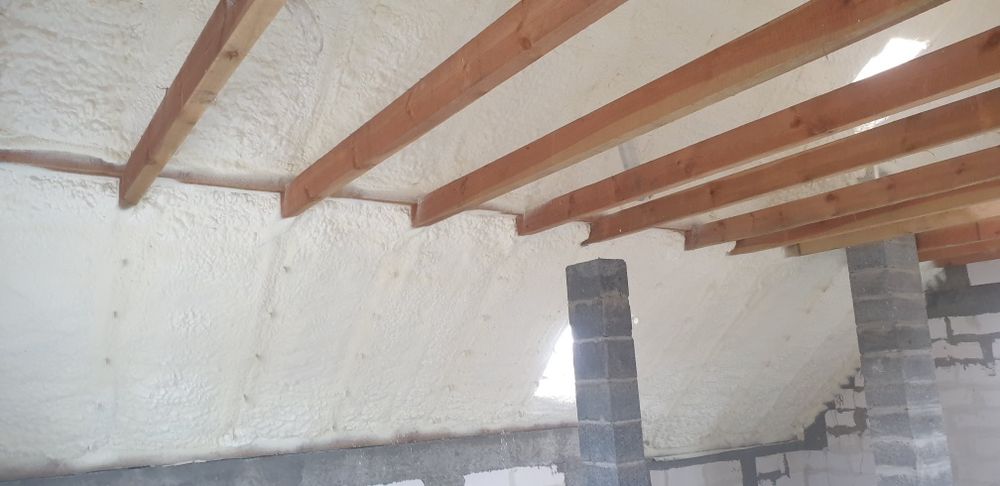 Izolacje Natryskowe pianą,stropy, Ocieplanie piana pur dachy