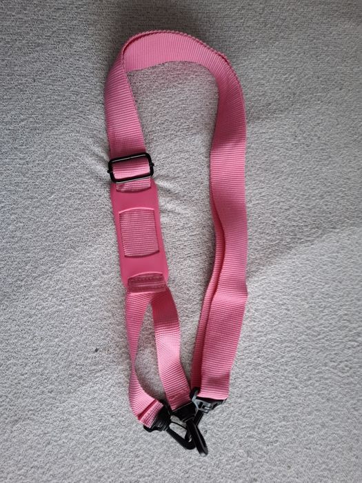 Pas do torby różowy.