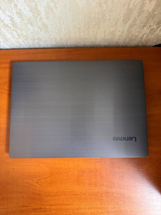 Ноутбук Lenovo  i5-8250U 4GB RAM SSD 128