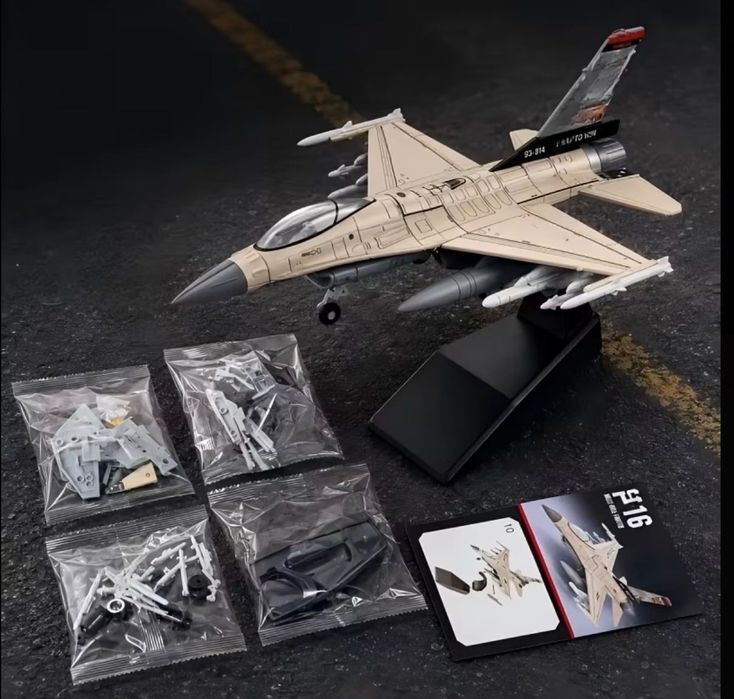 Модель літака винищувача F-16 / маштаб 1:72