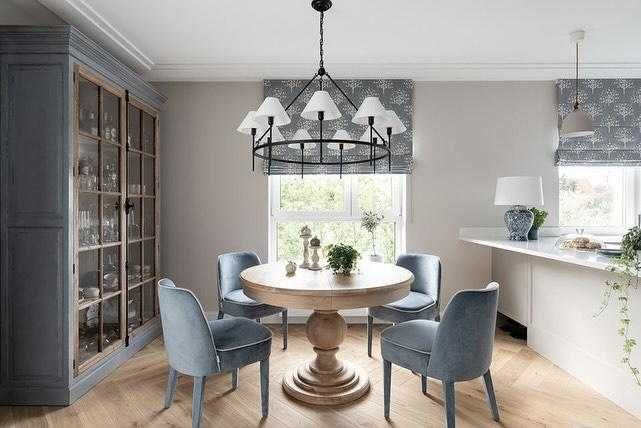 Rozkładany okrągły stół dębowy model Senator i Starostality dąb