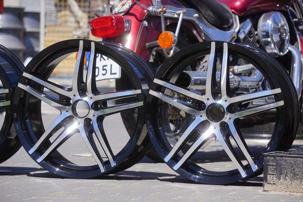 Alufelgi ADV 5x114,3 8Jx18 et35 cb72,6 w czarnym lakierze, front przetoczony cnc