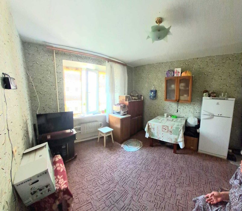 Продам кімнату 13 м2 гуртожиток Голлівуд Чернігів СМ