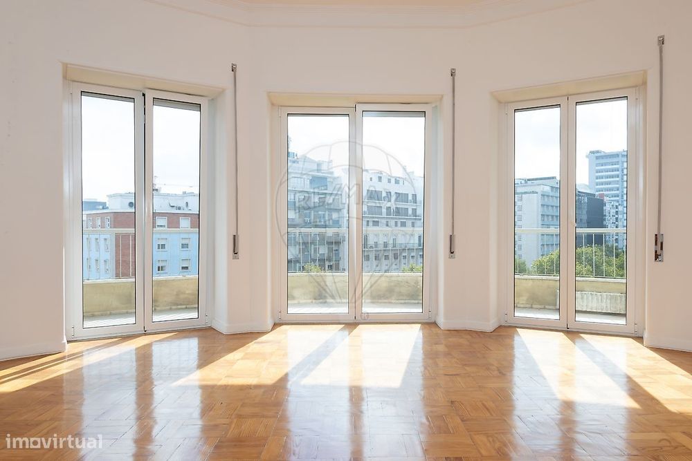 Apartamento T4 para arrendamento