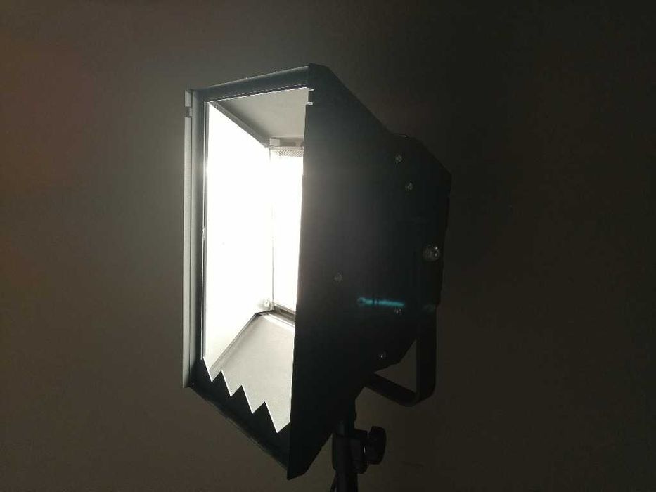 11x Naświetlacz ADB ACP-1001 halogen sceniczny 1kW reflektor asymetryczny