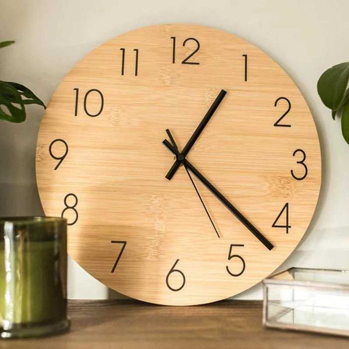 Drewniany zegar ścienny kwarcowy cichy duży 30 cm - Dąb
