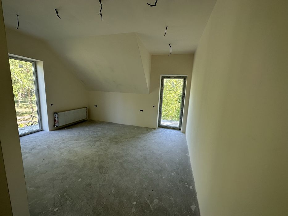 Будинок біля лісу