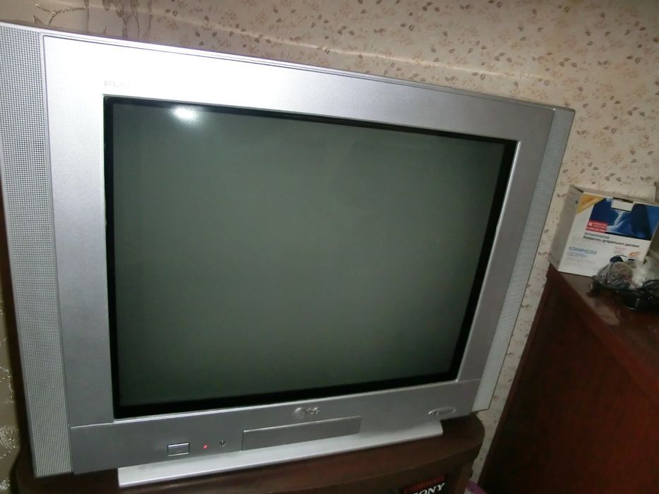 Телевизор LG цветной
