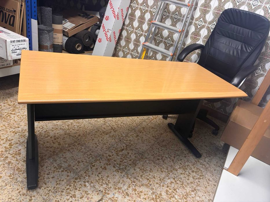 4 mesas de escritório de excelente qualidade