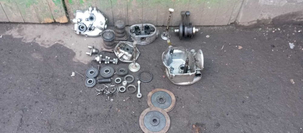 Запчасти на мотоцыкл Урал б.у в хорошем состоянии.