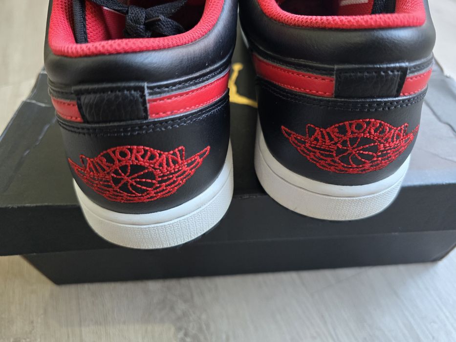 Air Jordan 1 Low Black / Fire Red / White