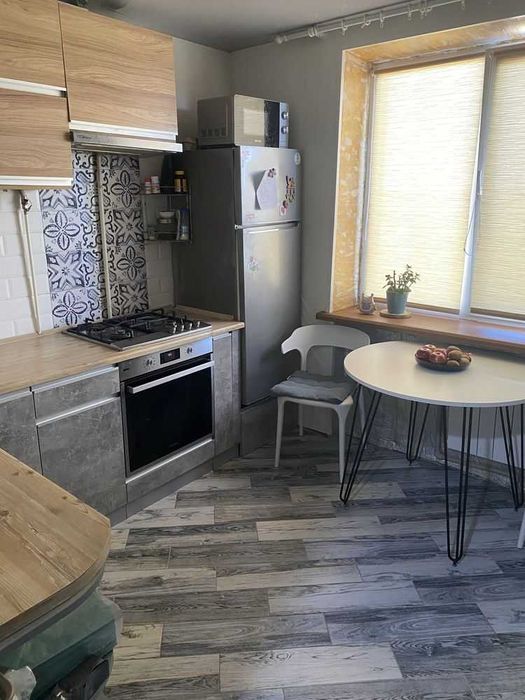 Продам 1-комнатную кирпичную Чешку, На Левом Берегу.