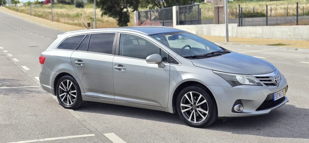 Toyota Avensis SW 2.0 D-4D Ano 2013 a diesel