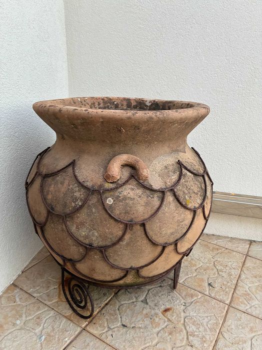 Vasos de barro grandes antigos