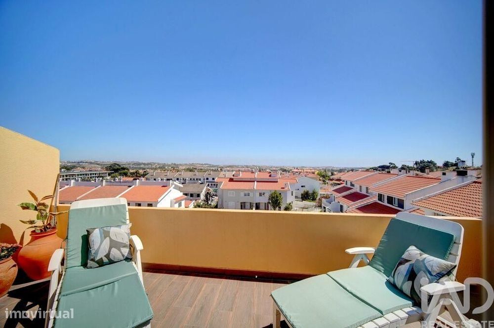 Casa tradicional T4 em Rio de Mouro de 348,00 m2