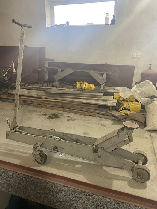 Домкрат 20 т підкотний