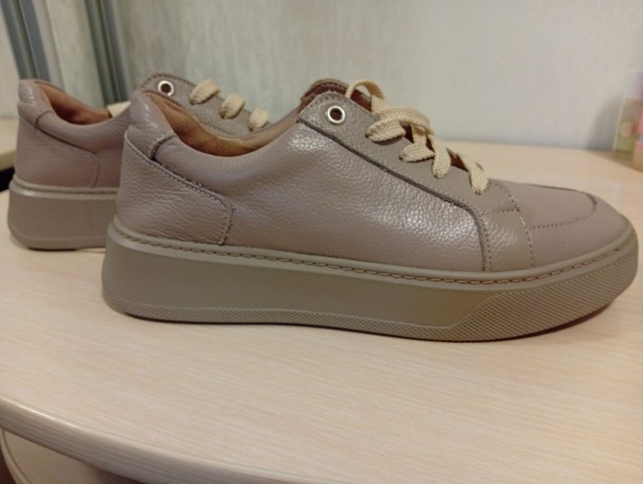 Мокасини нові шкіряні