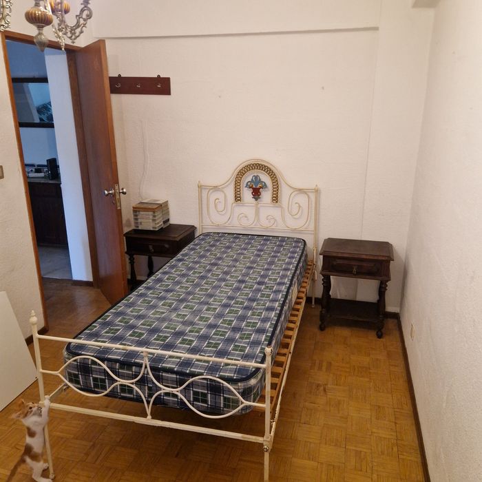 Alugo quarto na cruz da picada