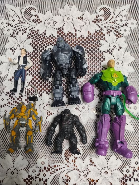 Фігурки різні лотом