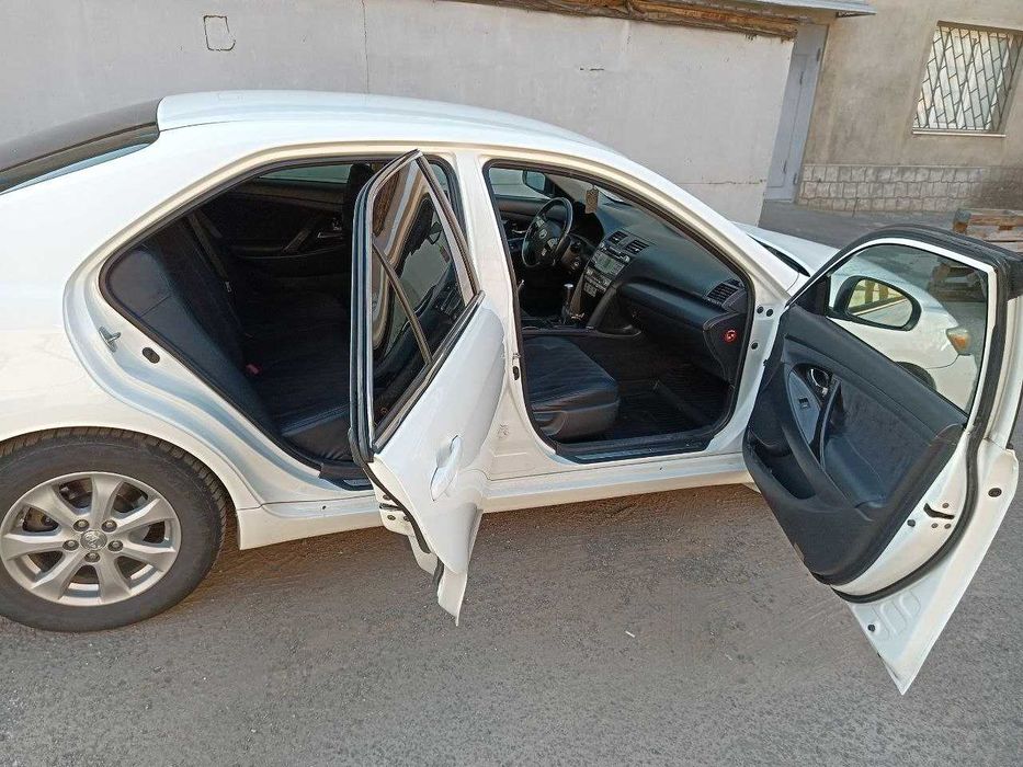 Продаю свій автомобіль Toyota camry