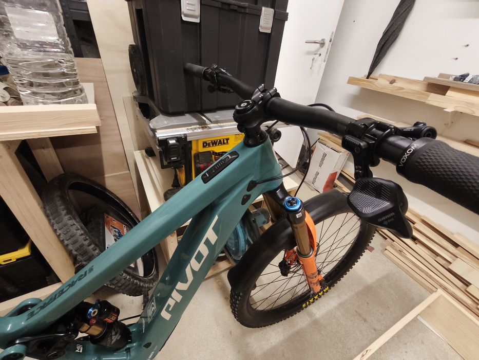 Pivot Shuttle LT