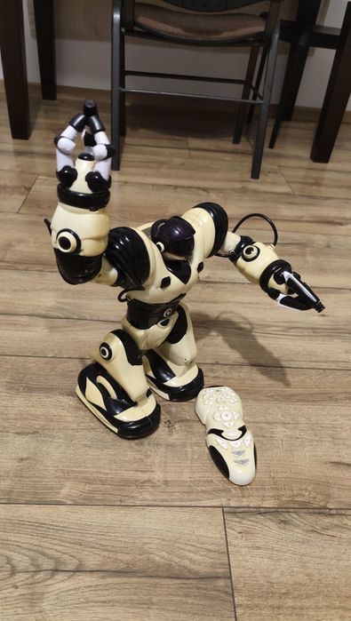 Robot zdalnie sterowany ROBOSAPIEN Wowee roboactor