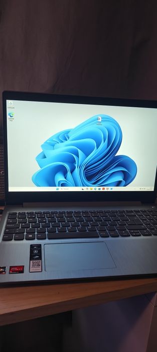 Lenovo ideapad 3 Ryzen 5 3500U 8gb RAM nvme 500gb