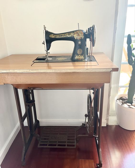 Máquina costura Oliva