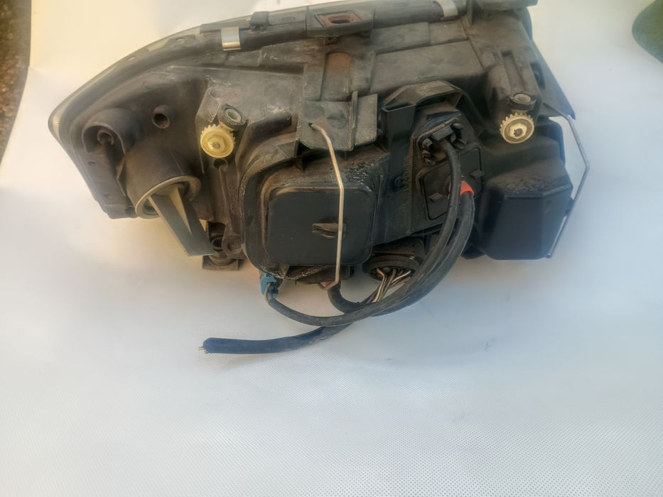 Reflektor Lampa Lewa Xenon Valeo Audi A6 C5 przedeLift  1997-2001