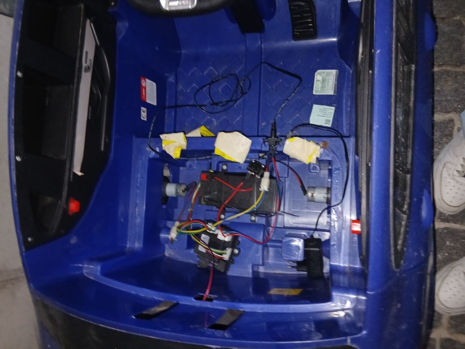 Carro eletrico de bebes Mercedes (avariado)