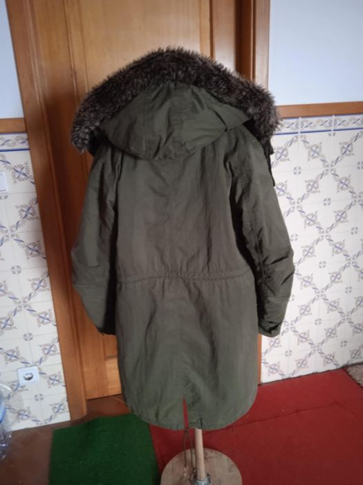 Vendo casaco forrado com pêlo muito quentinho para esta época do ano.