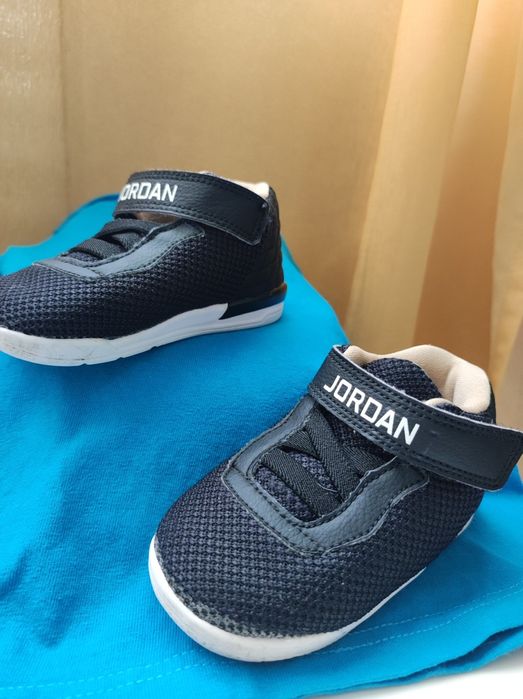 Кросівочки для малюка фірми Jordan  22 розміру