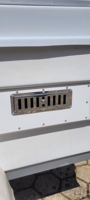 Reboque de caça com cofre