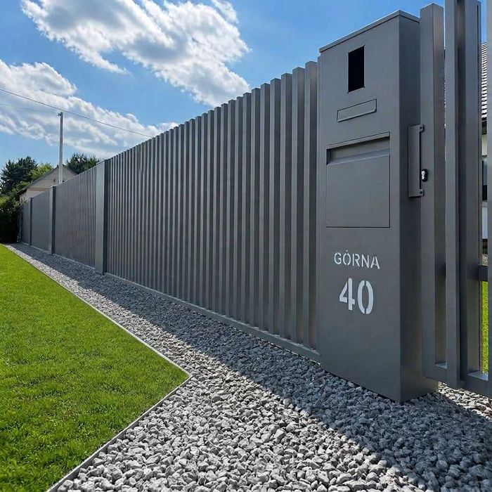 ogrodzenie grzebieniowe aluminiowe pionowe profile mur betonowy L