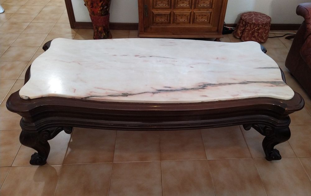 Mesa de centro com mármore