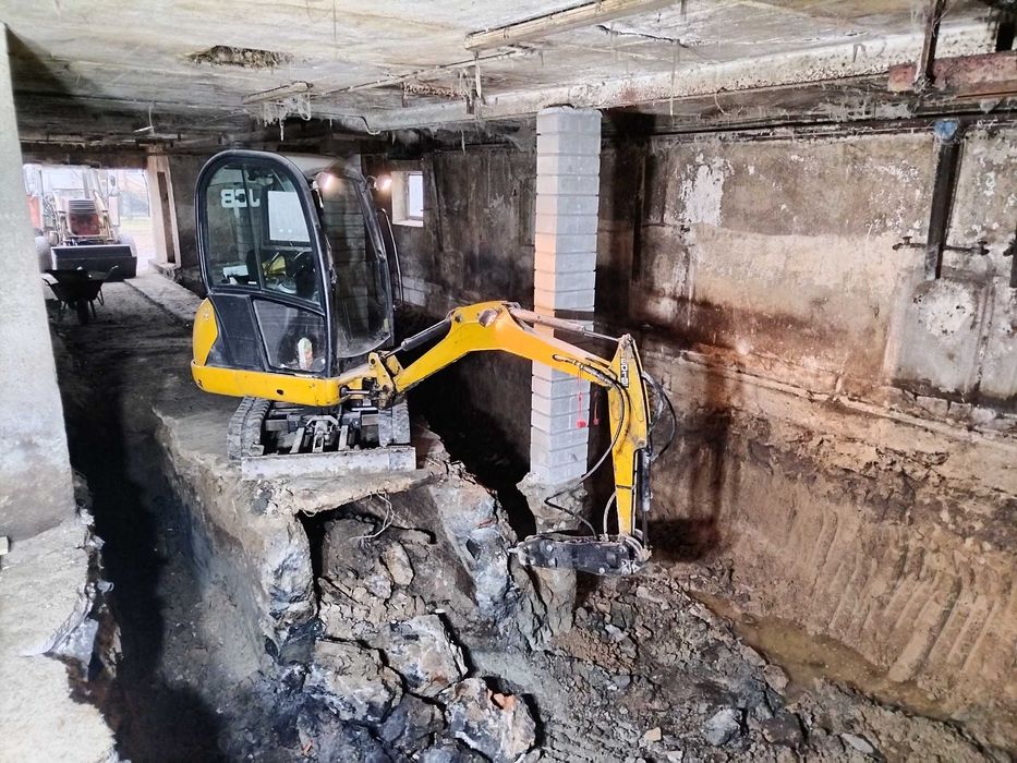 usługi minikoparka JCB 8018 kucie betonu młotem, wiertnica ziemi gleby