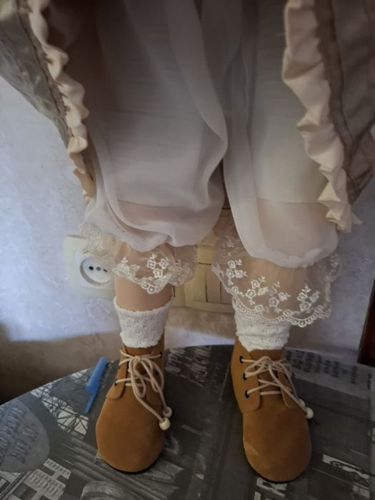 Продам коллекционную фарфоровую куклу от автора Заверушински