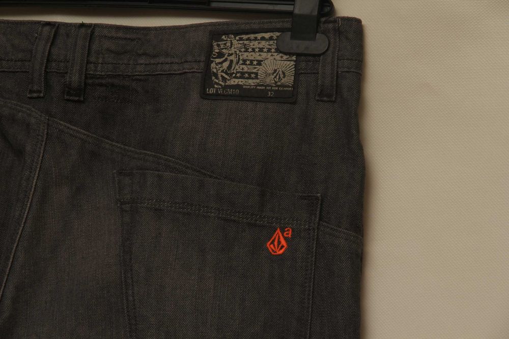 Volcom 32 джинсы из хлопка фирменного кроя.