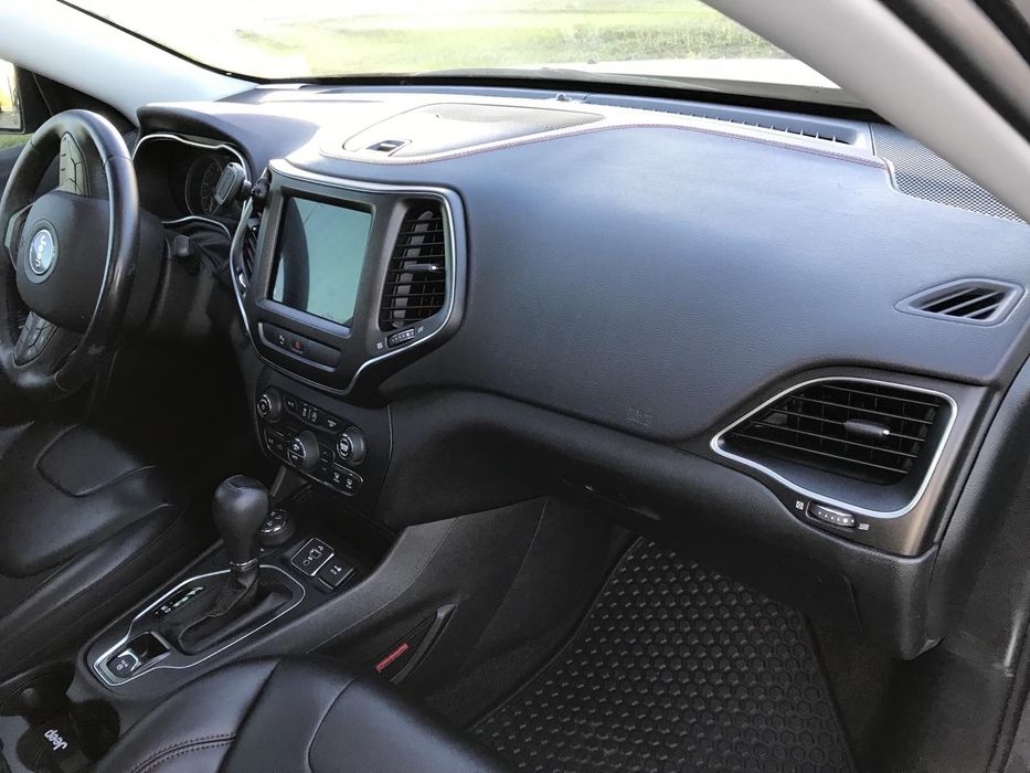 ДЖИП чероки трейлхок 2018г. пробег 91000км.