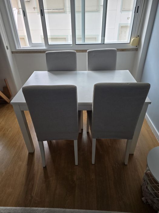 Conjunto Mesa e cadeiras IKEA
