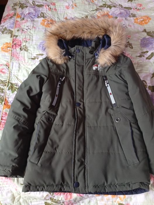 Зимова курточка розмір 40 на 8-9 років