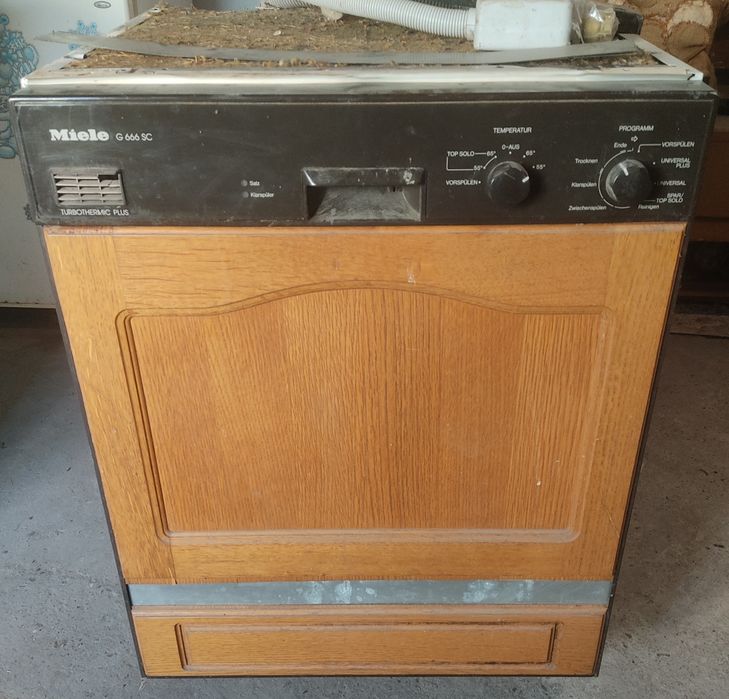 Посудомийна машина Miele