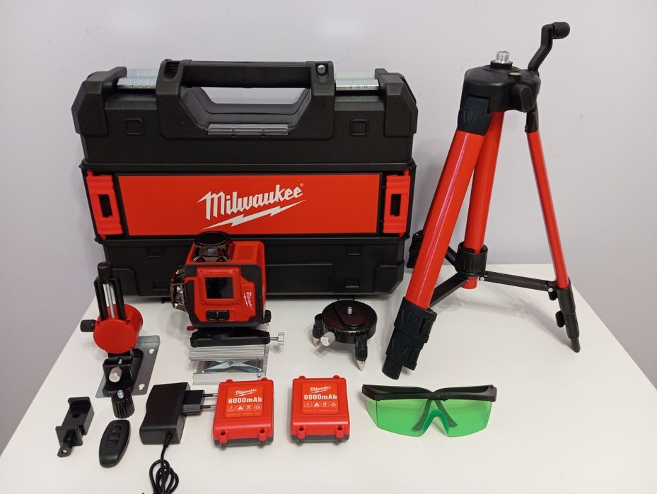 Штатив 1м. Лазерний рівень Milwaukee 4D. 2 АКБ. Кейс. Лазерный уровень