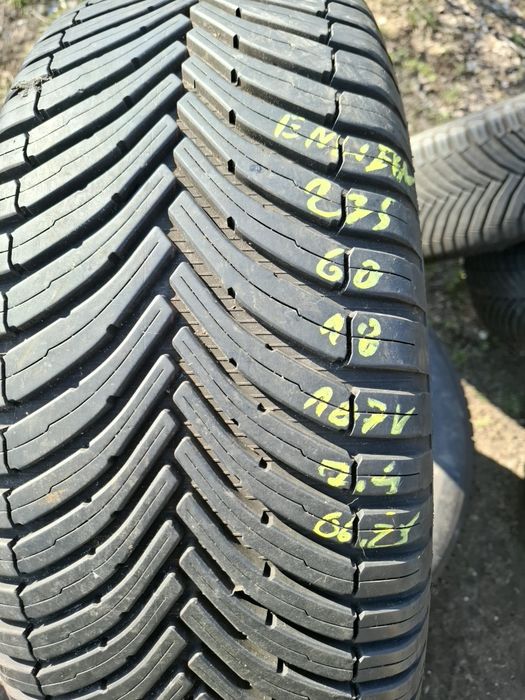Bridgestone turanza AllSeason 6 Enliten 235.60.18.107v 7.4mm z 25 rok