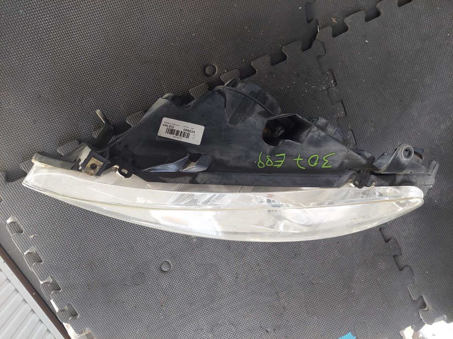farol esq Peugeot 307